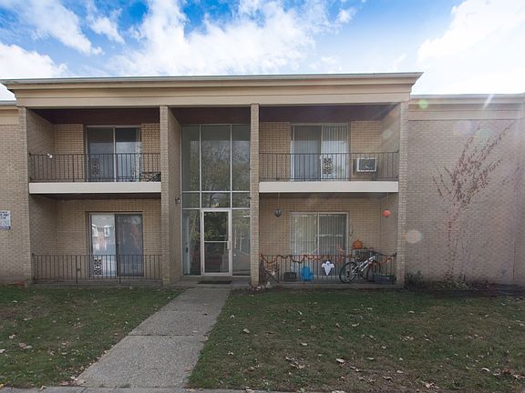 2nd image of 852 Continental Ct #2
