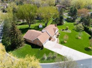 174 Oakview Rd, West Saint Paul, MN 55118