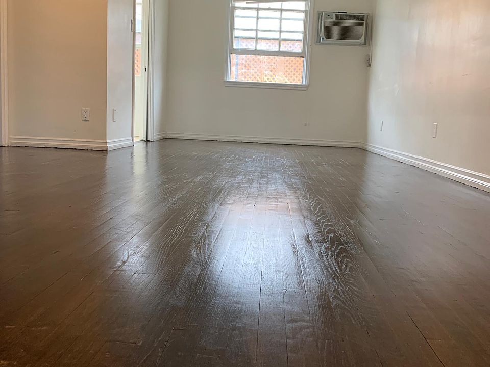 1st image of 12835 Burbank Blvd #2