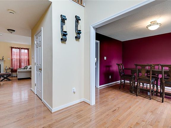 3rd image of 1009 Armour Ct