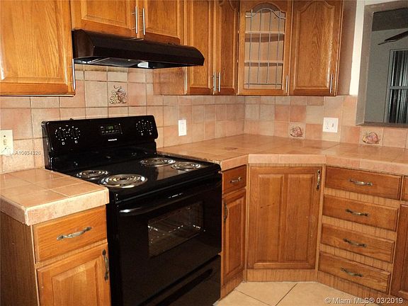 4th image of 8801 N Crescent Dr