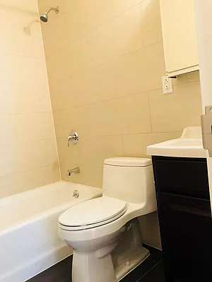 Rented by Dynamik Realty | media 13