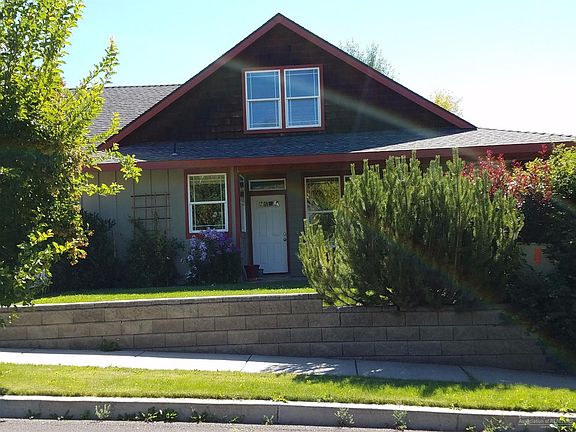 5th image of 723 NE Aspen St