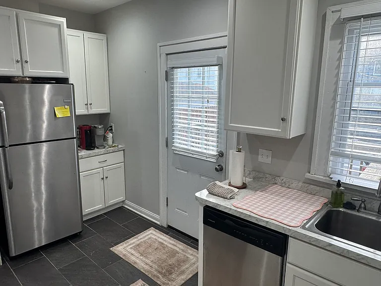 1548 Winton Ave — Photo 13