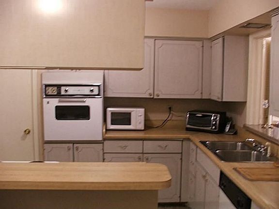 5th image of 7712 Royal Ln APT A