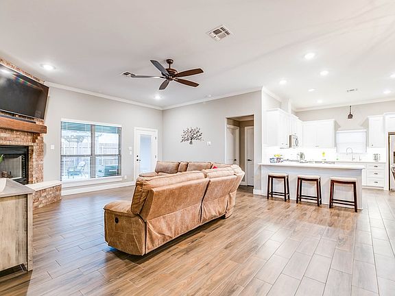 4th image of 1917 Colonial Dr
