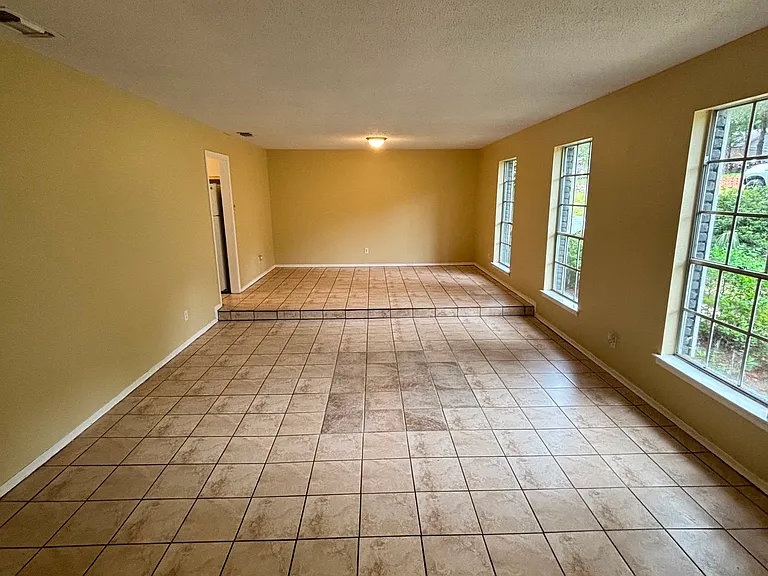 4609 Dogwood Dr S — Photo 4