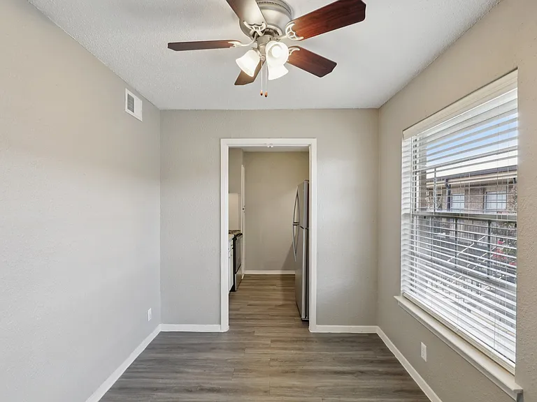 Whisperwind Apartments — Photo 26