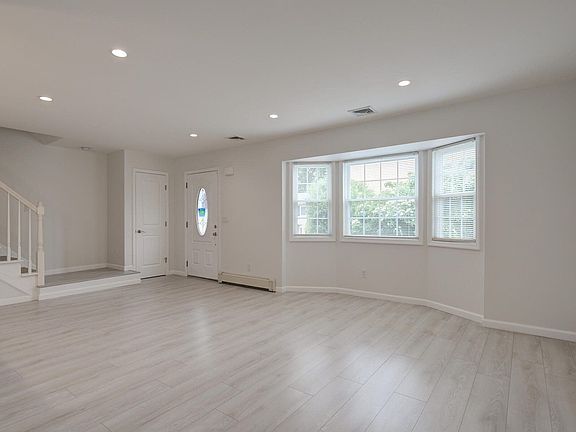 2nd image of 3 Dartmouth Dr