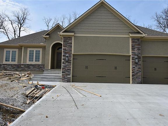 2nd image of 1404 Burr Oak Ct