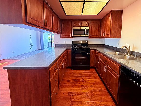 5th image of 946 W 220th St Unit 218