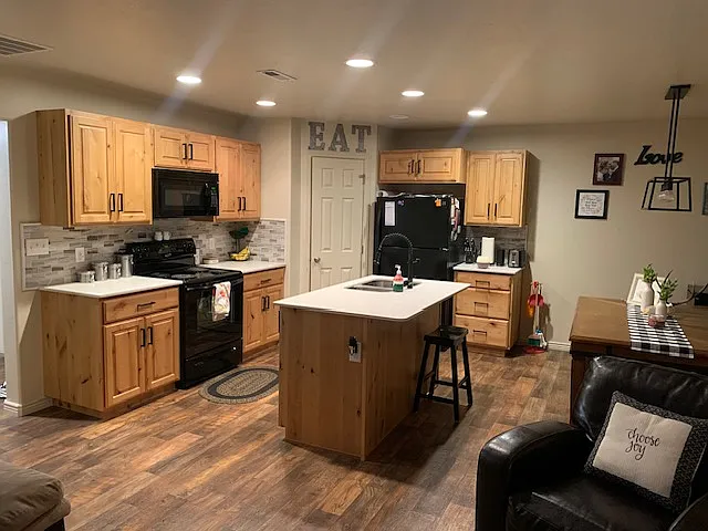 3 bed, 2.5 bath, 1675 sqft, $1,850 — Photo 3