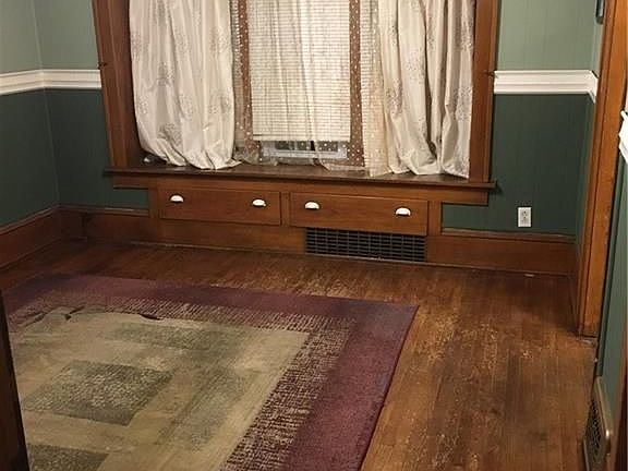 5th image of 111 Linden St