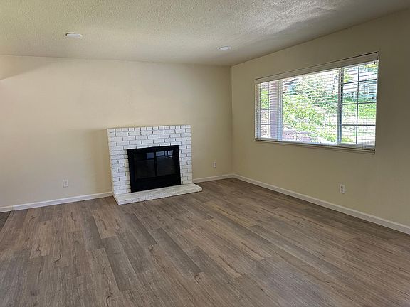 3rd image of 2946 Roosevelt Ln