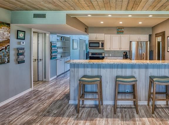 5th image of 806 Highcrest Dr APT 18