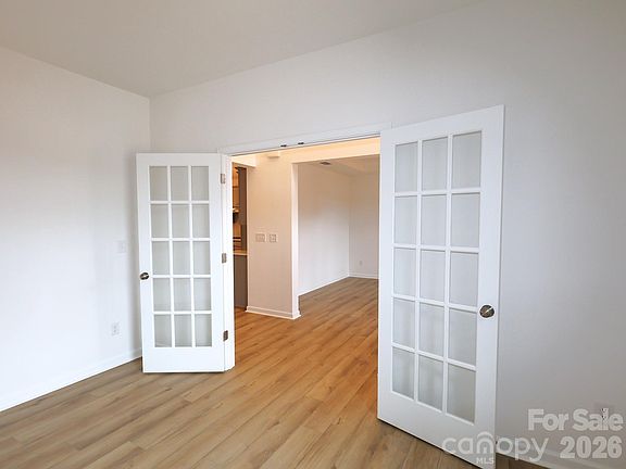 5th image of 217 Amber Glen Dr