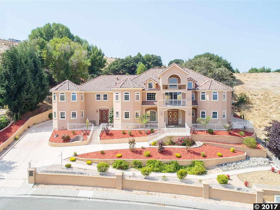 2nd image of 1054 Turquoise Dr