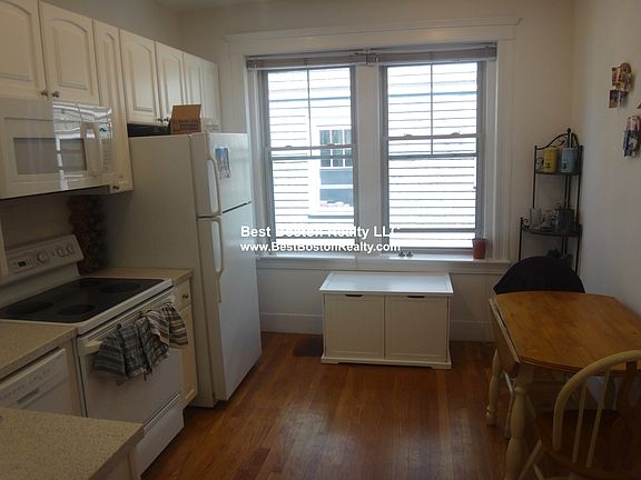 3rd image of 91 Trowbridge St APT 23