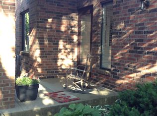 958 Mockernut Ct, Columbus, IN 47201