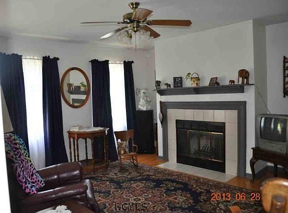 3rd image of 30 Tanglewood Dr