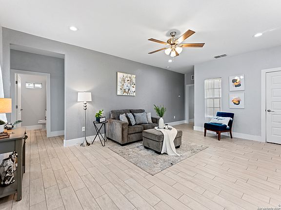 4th image of 5615 MIDCROWN DR