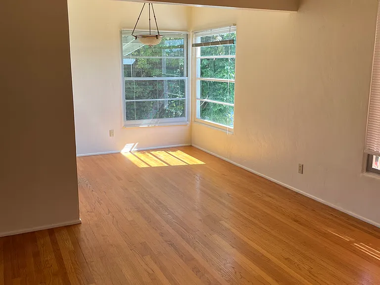 Aragon Dr — Photo 7