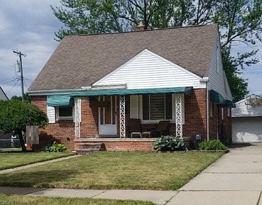 2nd image of 25335 Mackinac St