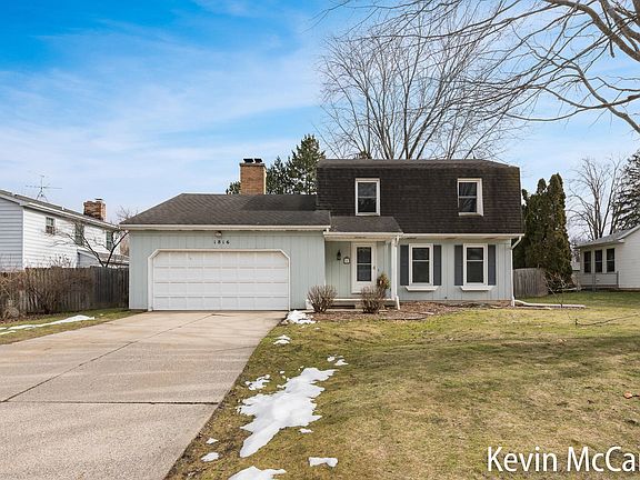 2nd image of 1816 Camille Dr SE