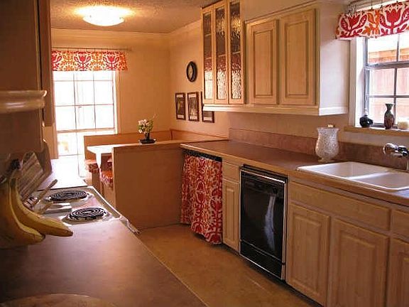 4th image of 3745 Edgemont Dr