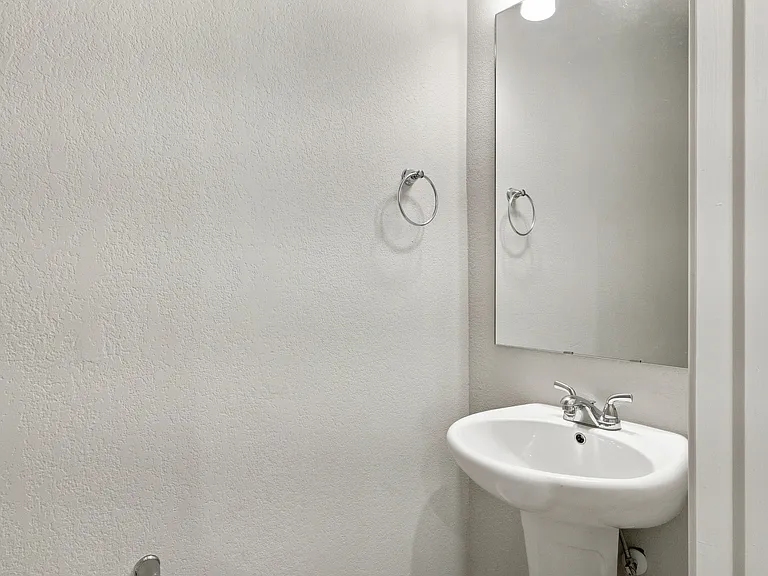 944 Ravenwood Ln — Photo 21