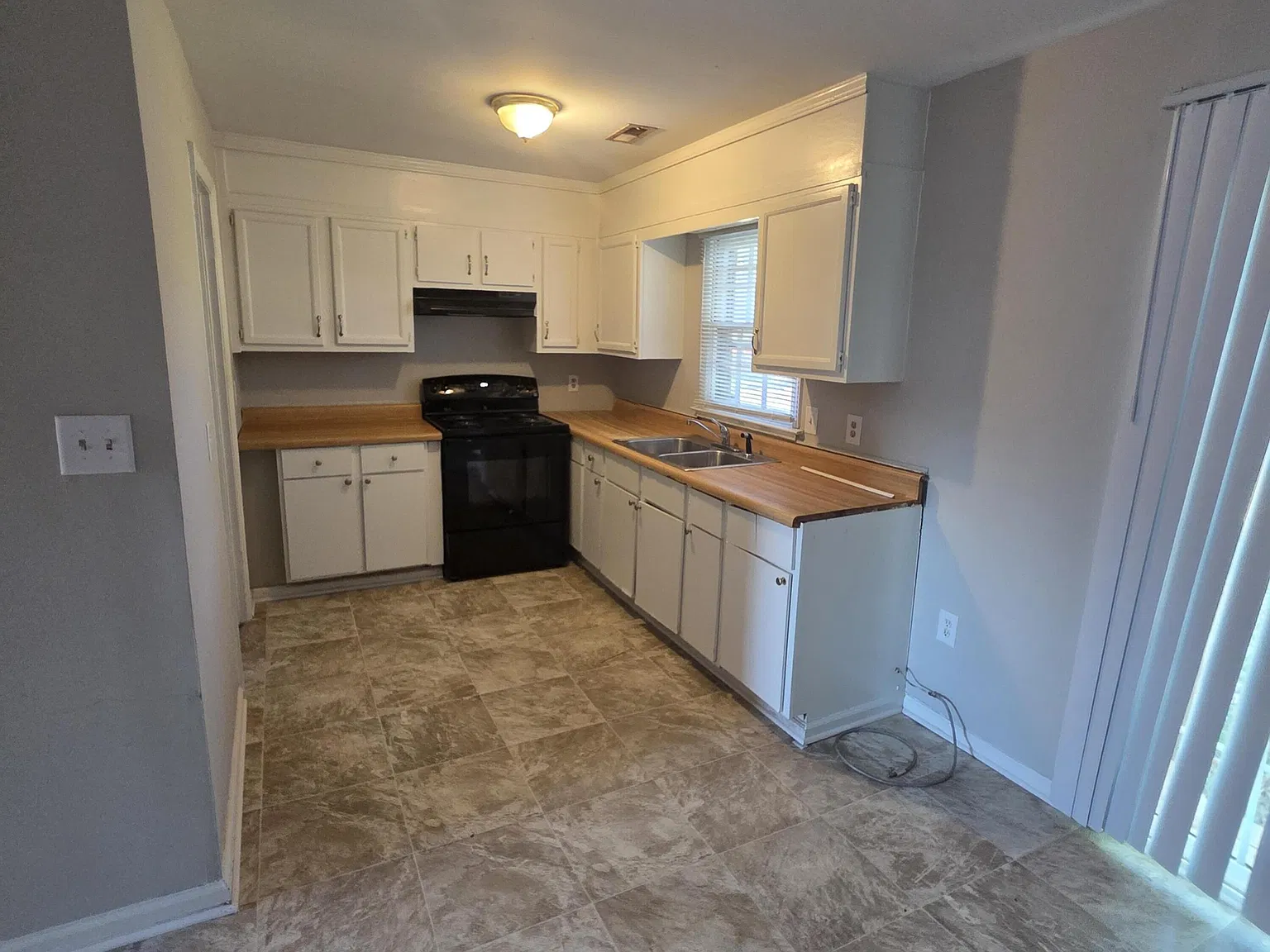 4 bed, 1.5 bath, 1643 sqft, $1,200 — Photo 3