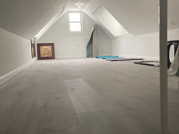 5th image of 158 Saint Ave