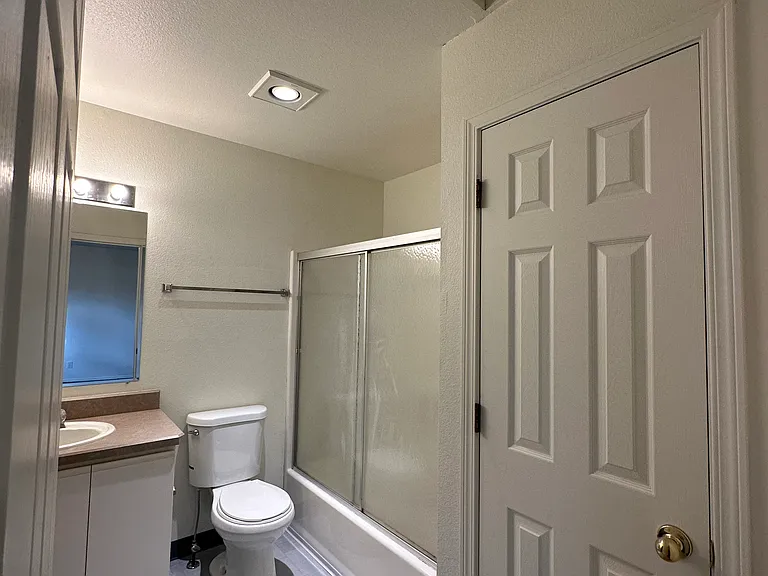 985 NE Hidden Valley Dr — Photo 13