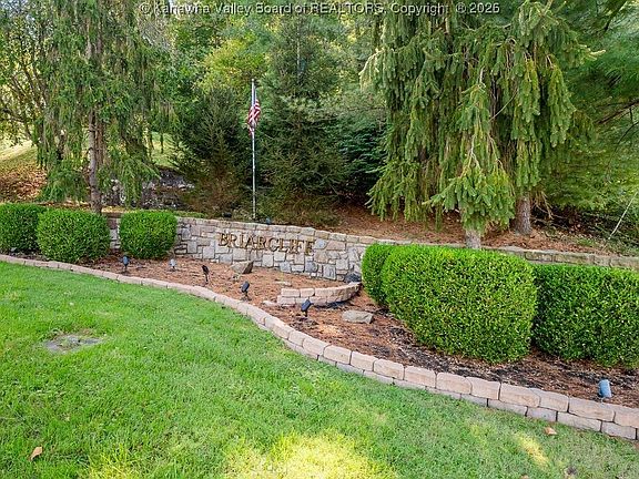 4th image of 4 Briarcliff Dr