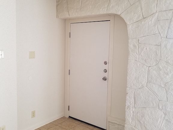 4th image of 600 Monticello Ct APT 3