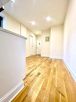 3rd image of 515 E 78th St APT 6E