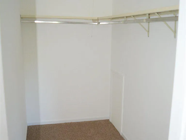 361 Kent Ln — Photo 22