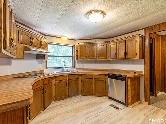4th image of 65 Colchester Commons