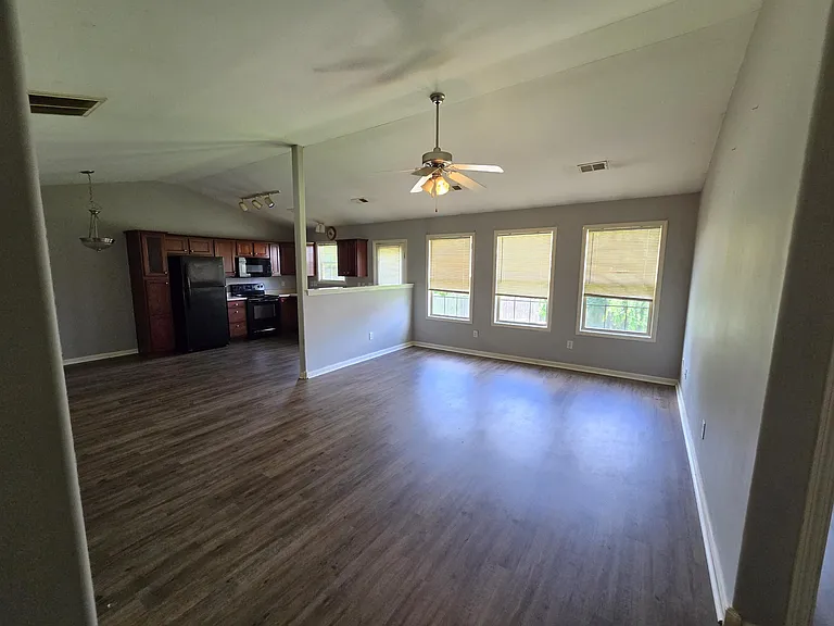 141 McConnells Trce — Photo 3