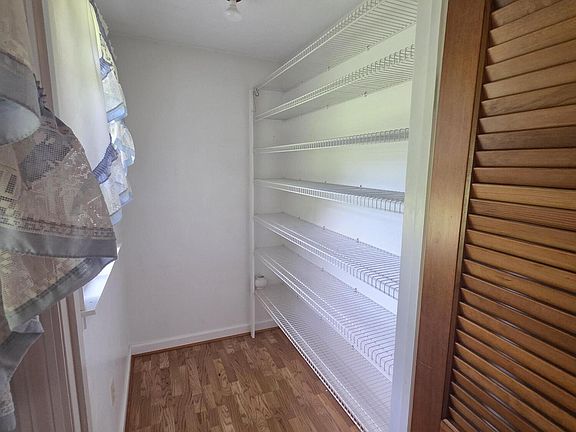 5th image of 176 W Morris Hill Rd