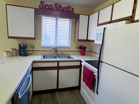 2nd image of 3700 Golf Colony Ln #21B-1