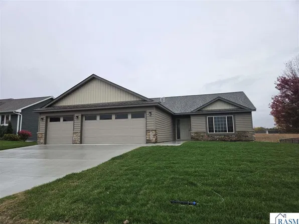 350 Stoneridge Ln NE, Owatonna, MN 55060