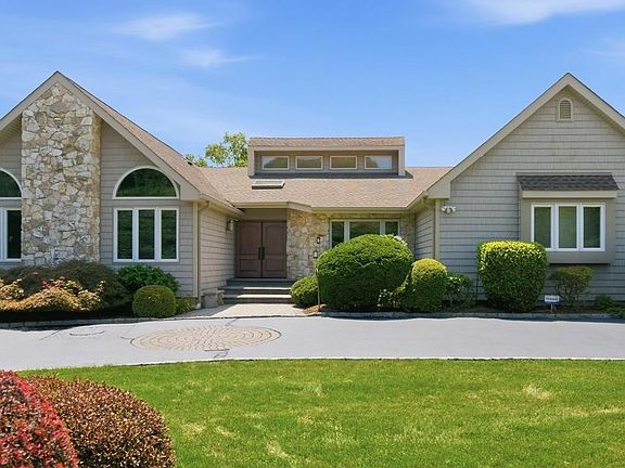 2nd image of 14 Paddock Drive