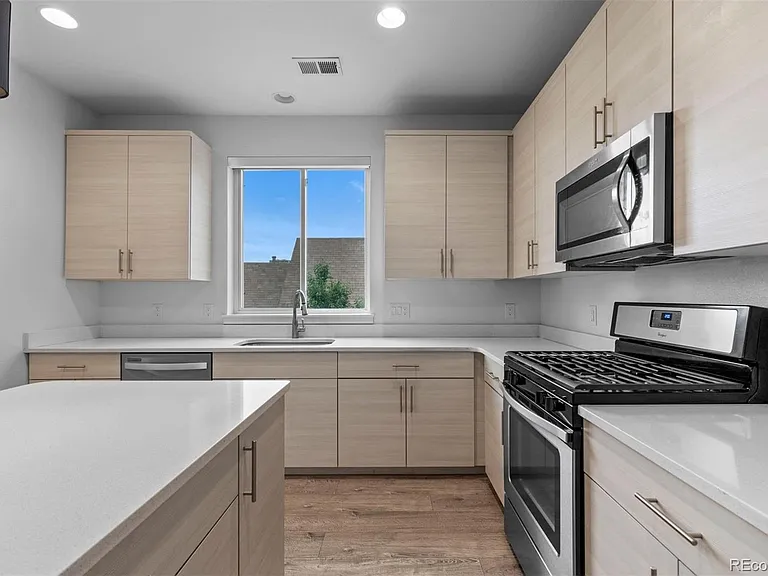 840 Kalamath St — Photo 4
