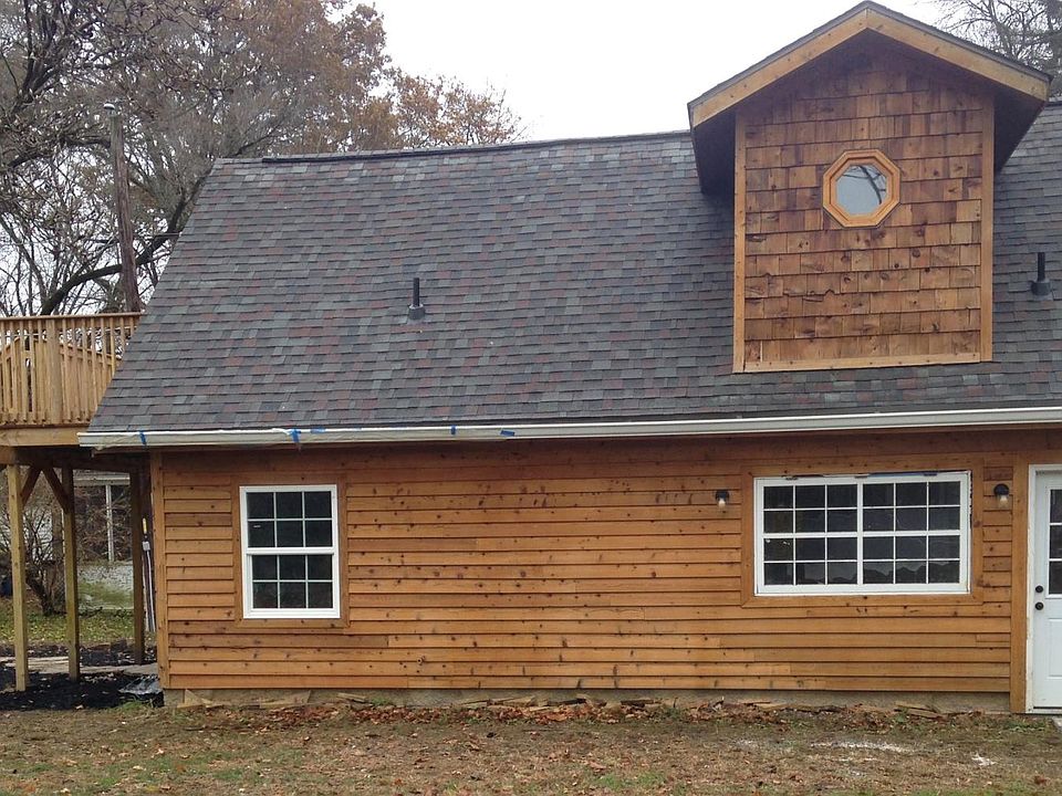 Detached garage w/ 2nd floor studio
