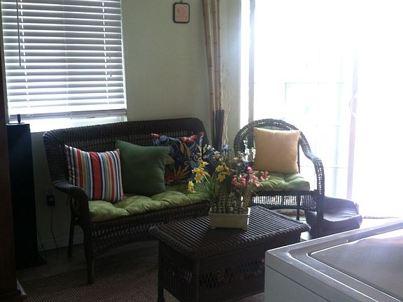 5th image of 10088 Quebec St