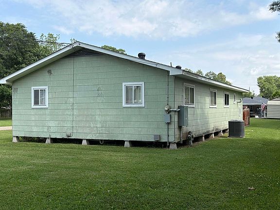 4th image of 402 Schriever St