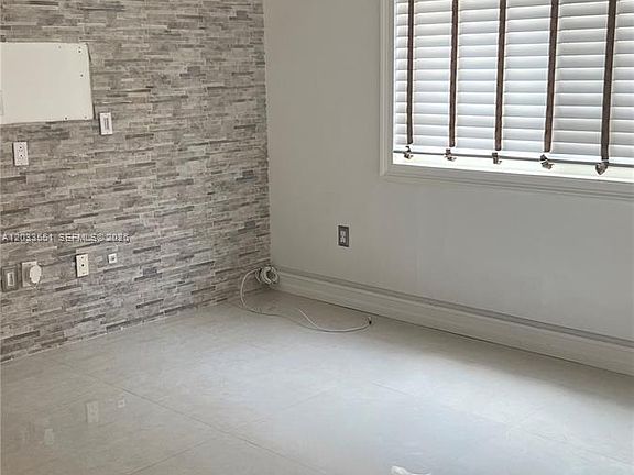2nd image of 6225 Kendale Lakes Cir APT 263