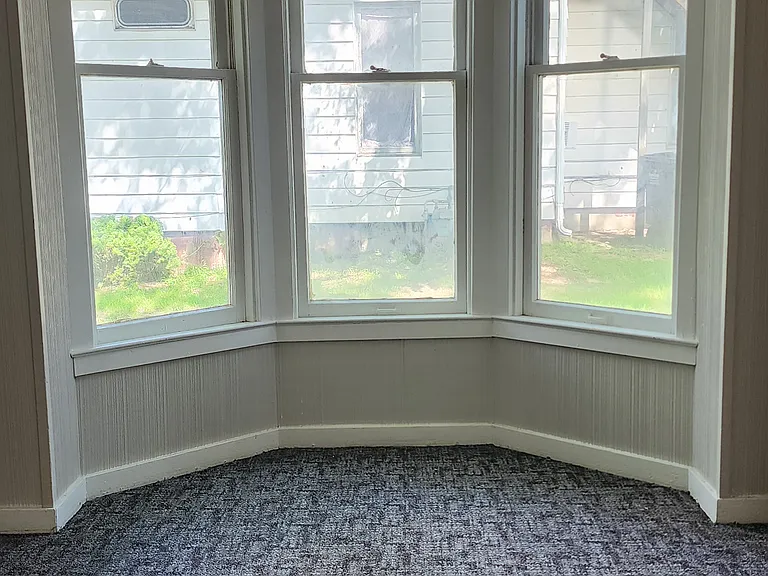 1006 W Franklin St #100 — Photo 7