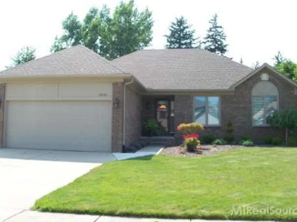 33037 Mazara Dr, Fraser, MI 48026